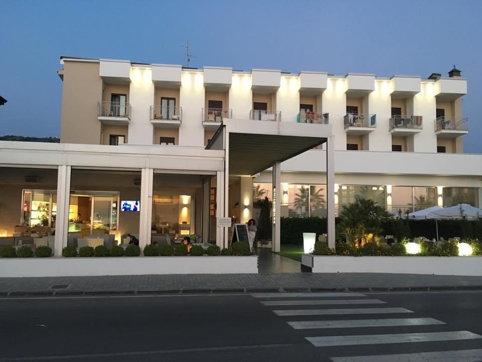 Hotel Serenella Agropoli Exteriör bild