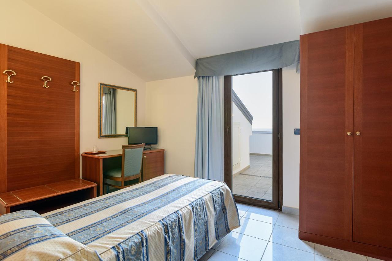 Hotel Serenella Agropoli Exteriör bild